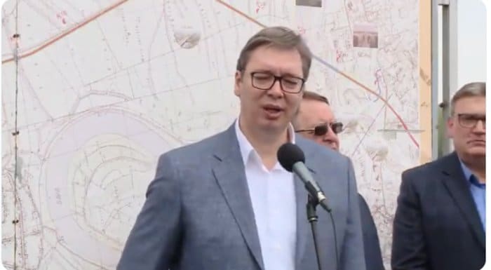 Овај је дефинитивно ПРСКО као лицна (видео) Овај је дефинитивно ПРСКО као лицна (видео)