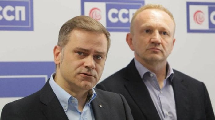 Ви сте само наличје исте ЗЛЕ ПАРЕ и ништа више! Какво помирење бре? Окупирана вам је земља ИДИОТИ! Ви сте само наличје исте ЗЛЕ ПАРЕ и ништа више! Какво помирење бре? Окупирана вам је земља ИДИОТИ!