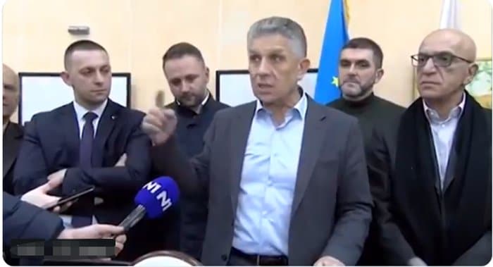 Суљо Угљанин о својој држави (видео) Суљо Угљанин о својој држави (видео)