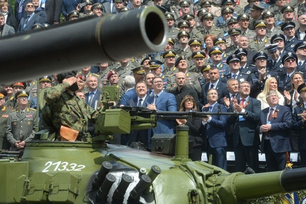 ДОСТА ВИШЕ ТОГ ПАРАДНОГ ЦИРКУСА! Колико војника имате под оружјем?