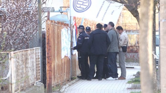 Ово је ваљда РЕKОРД: Радници у Чачку 16-ти ПУТ одбранили своју фабрику од извршилаца! Ово је ваљда РЕKОРД: Радници у Чачку 16-ти ПУТ одбранили своју фабрику од извршилаца!