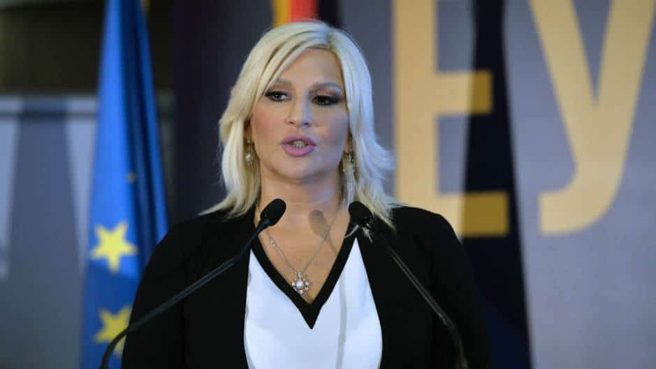Зорана Михајловић јавно признала да је СНС легло лопова и нерадника! Зорана Михајловић јавно признала да је СНС легло лопова и нерадника!