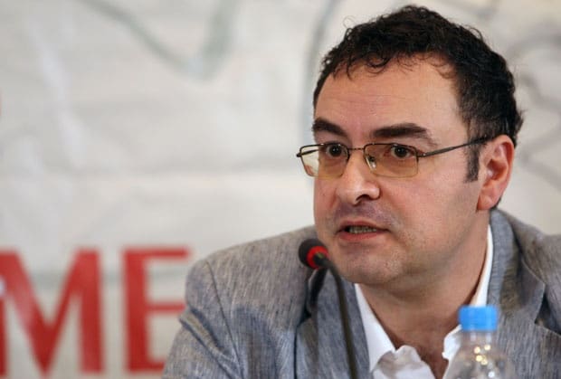 Јово Бакић: Власт у Србији повезана са мафијом, Вучић може да ради шта год жели докле год ужива подршку САД и ЕУ Јово Бакић: Власт у Србији повезана са мафијом, Вучић може да ради шта год жели докле год ужива подршку САД и ЕУ