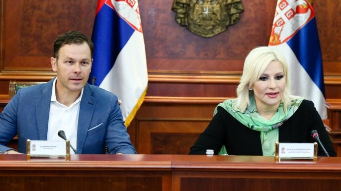 Ти си Михајловићка најнеспособнија и најдеструктвија креатура у тој тзв. влади! Ти си Михајловићка најнеспособнија и најдеструктвија креатура у тој тзв. влади!