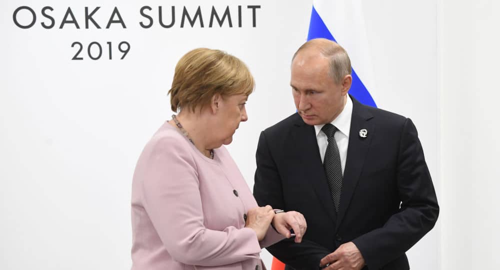 ПРСЛА? Приликом сусрета са Путином Меркел уопште није знала да се налази (видео) ПРСЛА? Приликом сусрета са Путином Меркел уопште није знала да се налази (видео)
