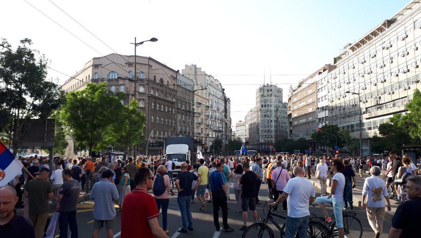Шест месеци протеста у Београду: Иста рута, већ познате поруке и знатно мање људи Шест месеци протеста у Београду: Иста рута, већ познате поруке и знатно мање људи