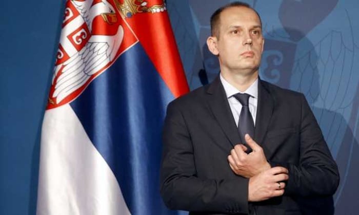 Лончар без одговора о сарадњи са нарко клановима, напао новинаре који су му поставили питање (видео) Лончар без одговора о сарадњи са нарко клановима, напао новинаре који су му поставили питање (видео)