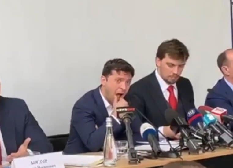 Оживела сумњичења за председника Украјине Зеленског да је „на кокаину“ (видео) Оживела сумњичења за председника Украјине Зеленског да је „на кокаину“ (видео)