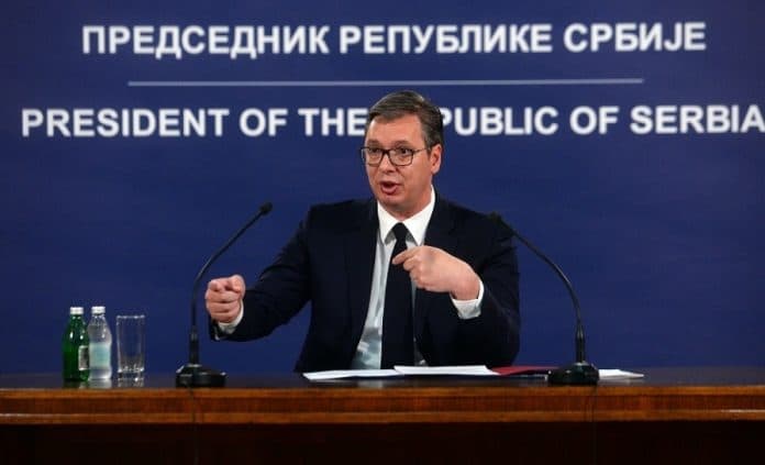 Kо је заиста писао Вучићев „ауторски“ текст у Политици?! Kо је заиста писао Вучићев „ауторски“ текст у Политици?!