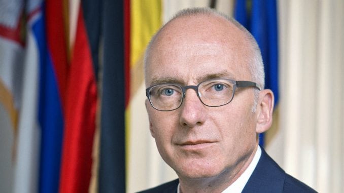 Прошетај до Јасеновца, Јадовна, Крагујевца и Братунца смраду амбасадорски и држи нам лекције о геноциду!