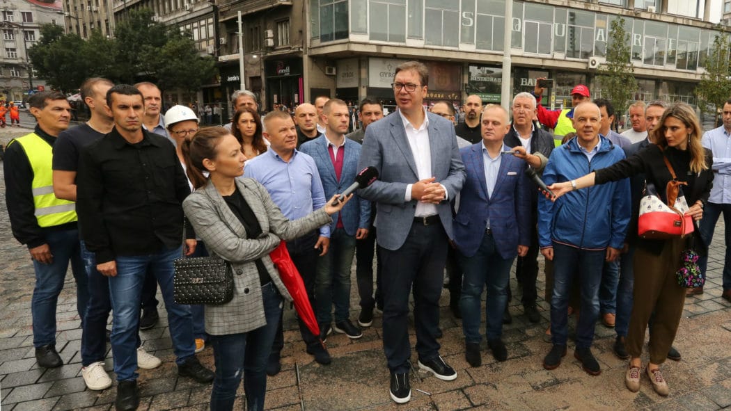 Ти си већи и важнији и од важећих закона и Устава, јел да? Ти си већи и важнији и од важећих закона и Устава, јел да?