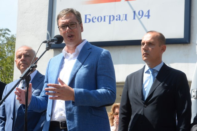 Из земље побегло преко 350.000 радно способних људи од твог доласка на власт а ти о незапослености?! Из земље побегло преко 350.000 радно способних људи од твог доласка на власт а ти о незапослености?!