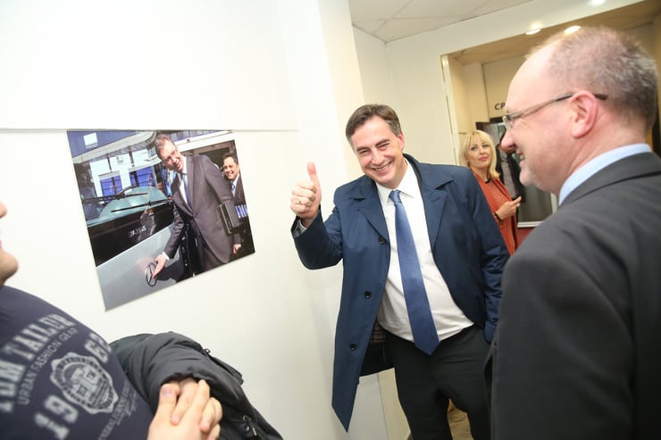ЕУ комесари у акцији спасавања редова Вучића ЕУ комесари у акцији спасавања редова Вучића