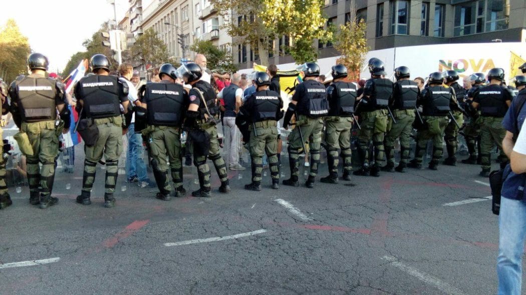ВУЧИЋЕВ РАТ ПРОТИВ ПОРОДИЦЕ И ХРИШЋАНА: Организатора породичне шетње ухапсило 30 полицајаца и то ноћу! ВУЧИЋЕВ РАТ ПРОТИВ ПОРОДИЦЕ И ХРИШЋАНА: Организатора породичне шетње ухапсило 30 полицајаца и то ноћу!