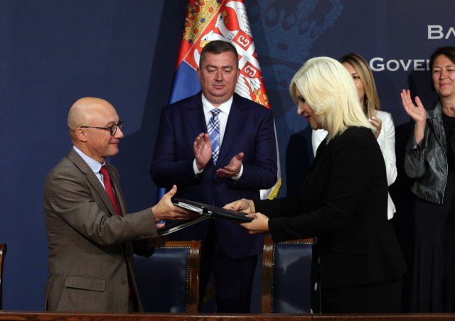 Напредна велеиздајничка банда узела 100 милиона евра кредита да гради аутопут Велике Албаније Напредна велеиздајничка банда узела 100 милиона евра кредита да гради аутопут Велике Албаније