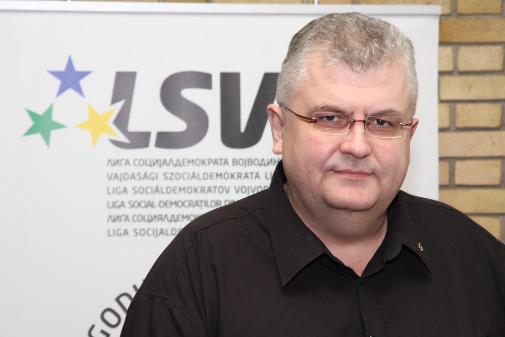 Па нема проблема ни да се изјасниш као немачки ландрас или као говно од истог Па нема проблема ни да се изјасниш као немачки ландрас или као говно од истог