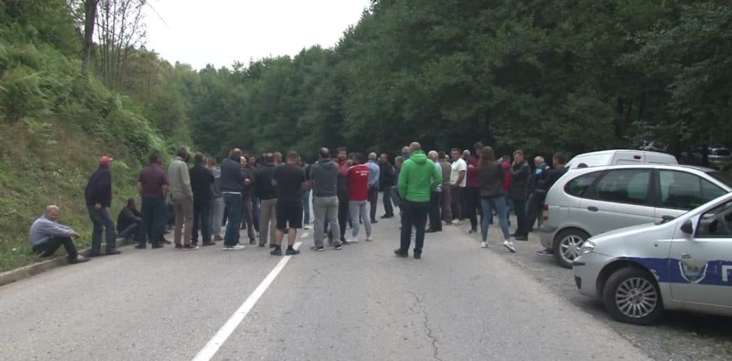 Радманово - протест и блокада пута због изградње минихе (видео) Радманово - протест и блокада пута због изградње минихе (видео)
