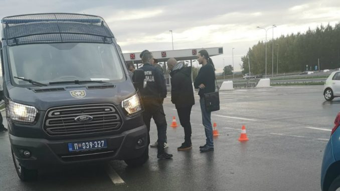 ШИПТАРСКА ОКУПАЦИЈА СРБИЈЕ! Полиција привела омладинце ДСС-а због плаката Едија Раме?! (фото)