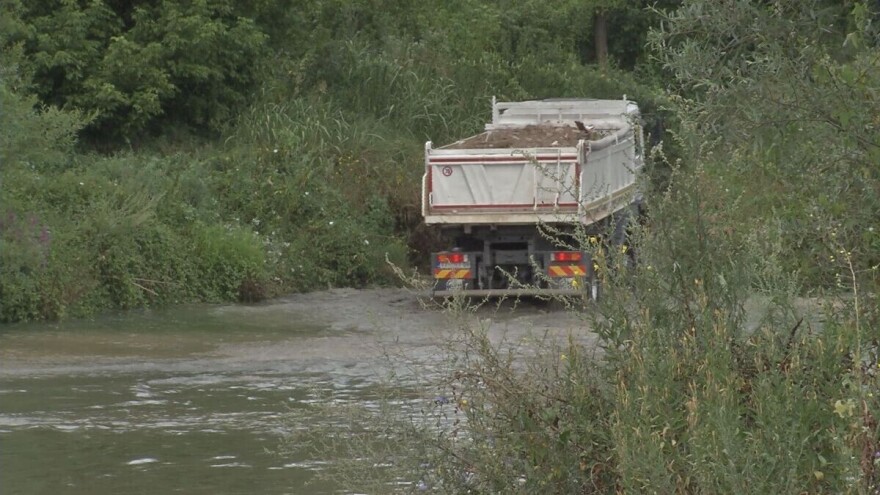 Kорито реке Kолубаре низводно од Ваљева постало депонија Kорито реке Kолубаре низводно од Ваљева постало депонија
