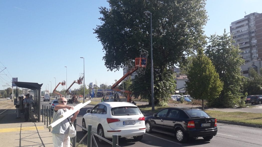 Почело постављање новогодишње расвете у Београду Почело постављање новогодишње расвете у Београду