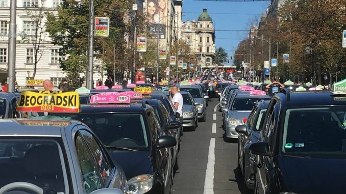 Народ ће таксистима плаћати нове аутомобиле из буџета Народ ће таксистима плаћати нове аутомобиле из буџета