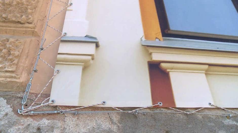 Врањска Потемкинова села - тапете на оронулој згради због доласка Вучића (фото)