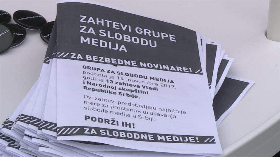 Група за слободу медија организује протест испред Владе Група за слободу медија организује протест испред Владе
