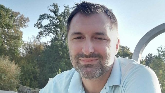 Немачки медији: "Шпигл": Узбуњивач Обрадовић је симбол отпора српској "државној мафији" Немачки медији: "Шпигл": Узбуњивач Обрадовић је симбол отпора српској "државној мафији"