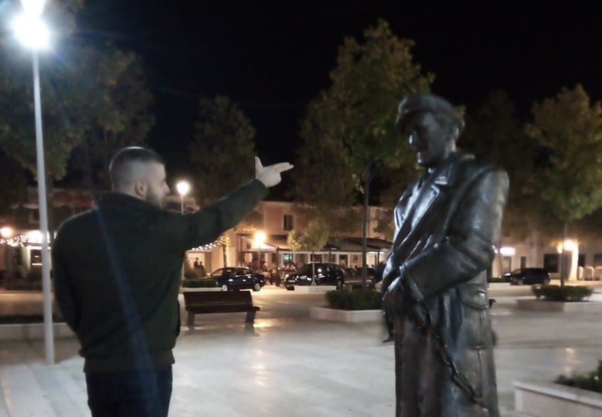 СЛУЧАЈ МИЛАЧИЋ: Ухапшен, за ширење расне мржње против статуе комунисте, који је исте расе као он… СЛУЧАЈ МИЛАЧИЋ: Ухапшен, за ширење расне мржње против статуе комунисте, који је исте расе као он…