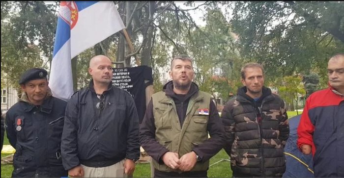 Док су они крварили за Србију Вучић се усељавао у нови стан па данас чак одбија да поприча са њима (видео)
