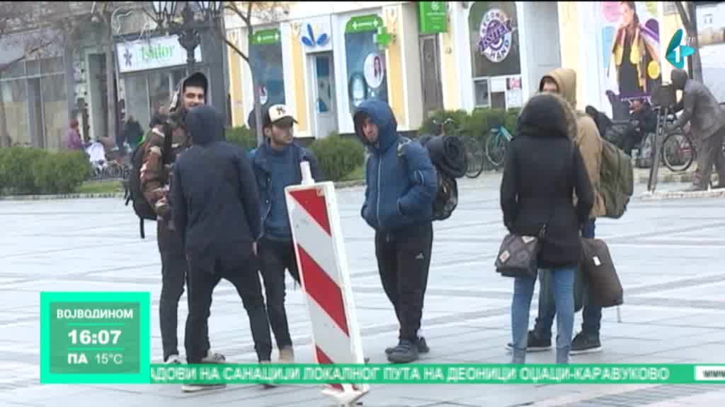Српска војска и полиција уопште не чувају границу, навала миграната на граници Србије и Мађарске! Српска војска и полиција уопште не чувају границу, навала миграната на граници Србије и Мађарске!