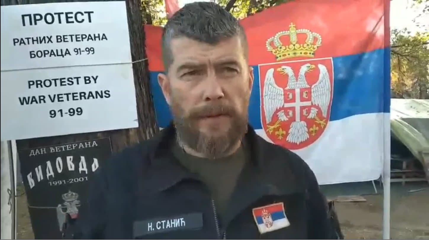 Поводом последњих провокација и посета непознатих лица у и око кампа протеста војних ветерана (видео) Поводом последњих провокација и посета непознатих лица у и око кампа протеста војних ветерана (видео)