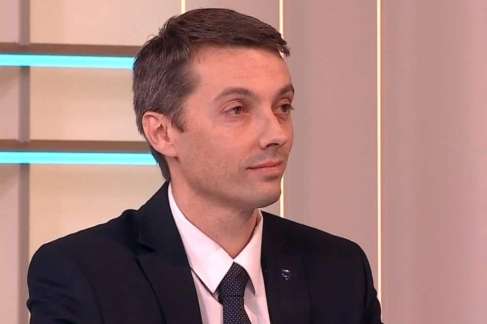 АЛО РОЂАЦИ! Много сте претерали са овим срањима у медијима, него ко је одговоран бре за све ово? АЛО РОЂАЦИ! Много сте претерали са овим срањима у медијима, него ко је одговоран бре за све ово?
