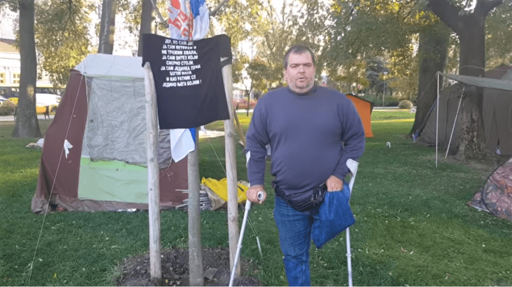 ХЕРОЈ СА ПАШТРИKА: Од државе не могу да добијем ни штаке! (видео) ХЕРОЈ СА ПАШТРИKА: Од државе не могу да добијем ни штаке! (видео)