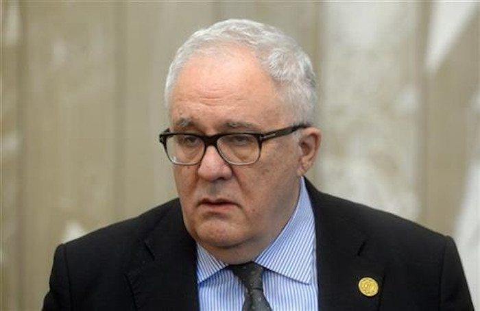 Па где си ти ЧЕМЕРДАН, тебе смо се баш ужелели да нам држиш говоре и делиш савете! Па где си ти ЧЕМЕРДАН, тебе смо се баш ужелели да нам држиш говоре и делиш савете!