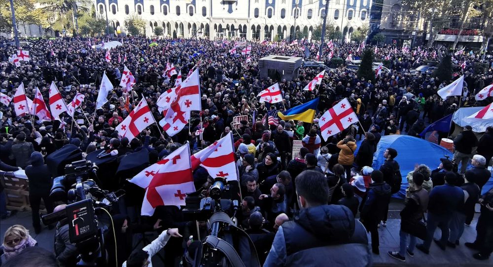Сви против једног: Масовни протести у Грузији (видео) Сви против једног: Масовни протести у Грузији (видео)