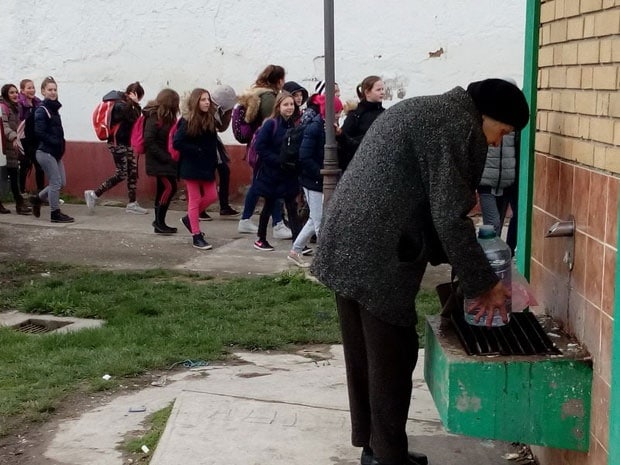 „Канцер је узео маха“: Мештани Равног Села прете тужбама због загађене воде „Канцер је узео маха“: Мештани Равног Села прете тужбама због загађене воде