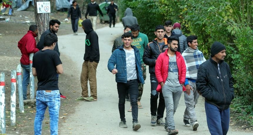 Сомбор: Мигрант насрнуо на жену, полиција га пустила уз изговор да је већ хапшен али нема да плати казну! Сомбор: Мигрант насрнуо на жену, полиција га пустила уз изговор да је већ хапшен али нема да плати казну!