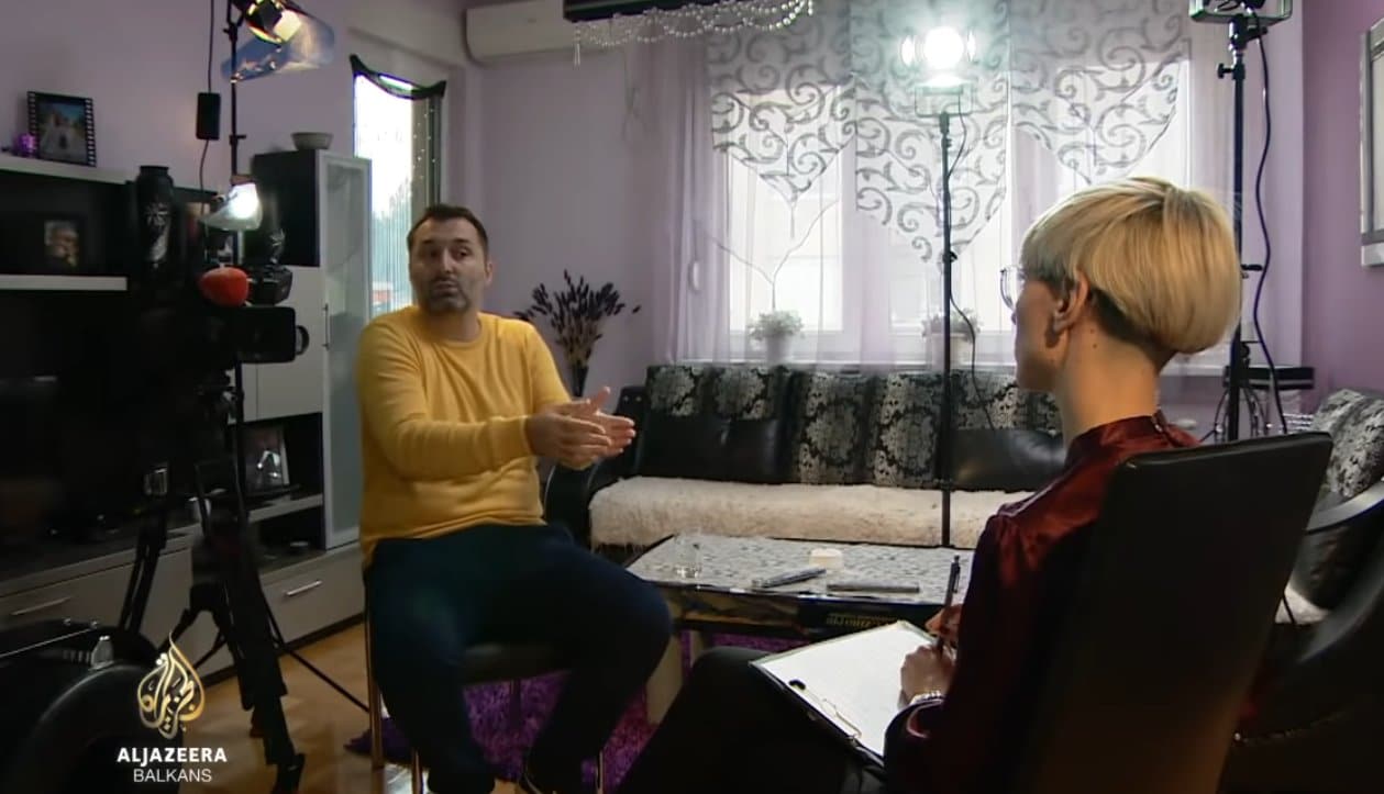 Погледајте како је "Крушик" трговао на своју штету склапајући уговоре са повлашћеном групом трговаца оружјем (видео) Погледајте како је "Крушик" трговао на своју штету склапајући уговоре са повлашћеном групом трговаца оружјем (видео)