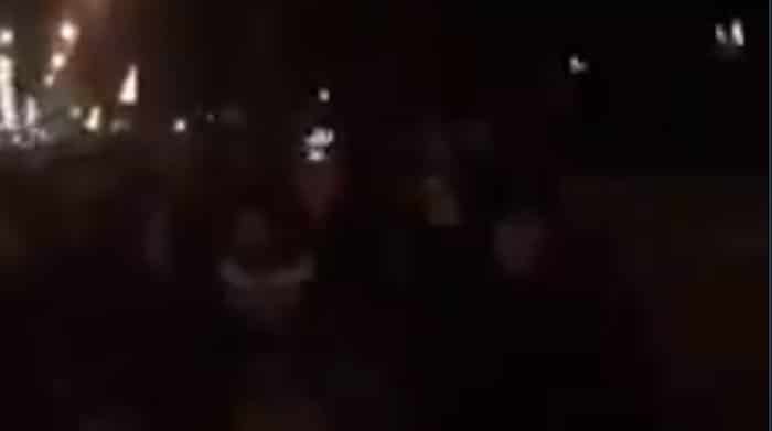 Неколико хиљада Никшићана блокирало пут Никшић-Подгорица док у Подгорици звецка оружје (видео) Неколико хиљада Никшићана блокирало пут Никшић-Подгорица док у Подгорици звецка оружје (видео)
