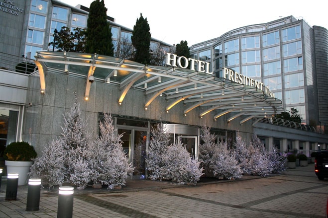 Маји се није свидео луксузни хотел у Женеви, па је тражила да је пребаце у још скупљи! На крају смо јој платили оба (фото)