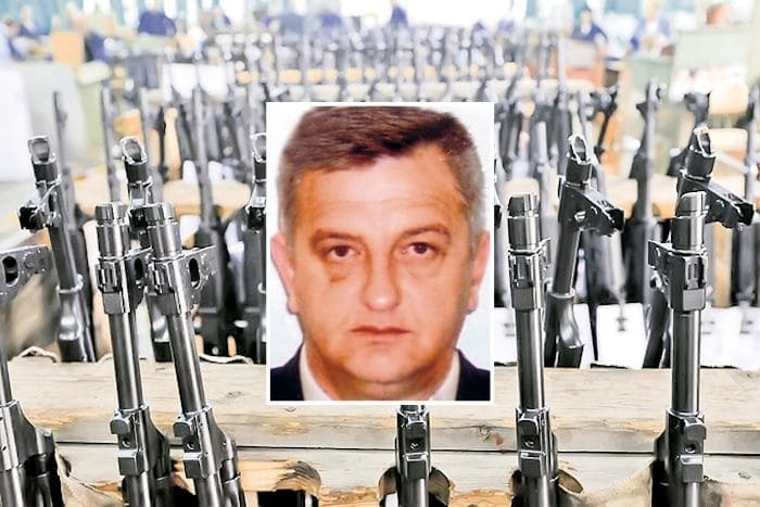 Вучић шаком и капом дели српска држављанства арапским трговцима оружјем