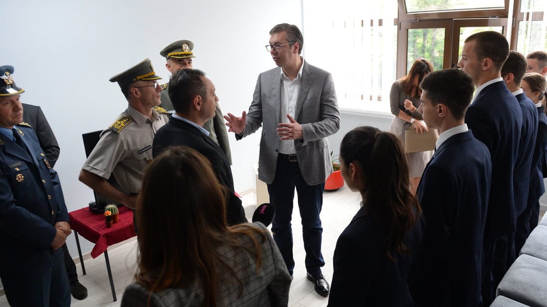 Шта сте то од оружја толико па купили кад сад стајете са наоружавањем војске? Шта сте то од оружја толико па купили кад сад стајете са наоружавањем војске?