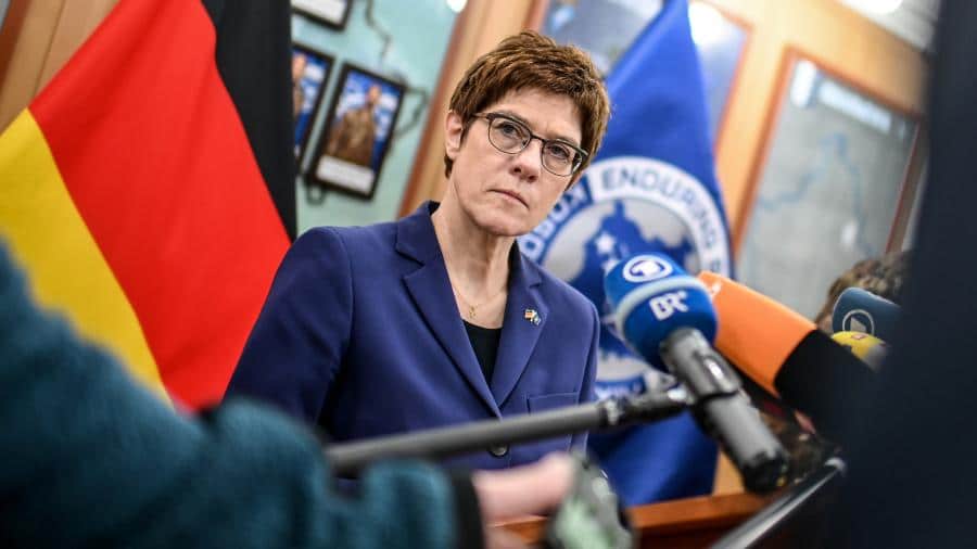 Кад Кинези вама дају паре то је сарадња а кад дају Србији онда је то кинески утицај?! Море марш! Кад Кинези вама дају паре то је сарадња а кад дају Србији онда је то кинески утицај?! Море марш!