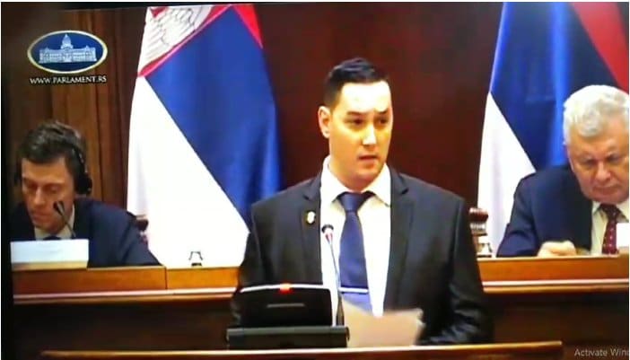 Представник родитеља нестале деце поцепао предлог закона у сред скупштине и свима очитао лекцију! (видео) Представник родитеља нестале деце поцепао предлог закона у сред скупштине и свима очитао лекцију! (видео)