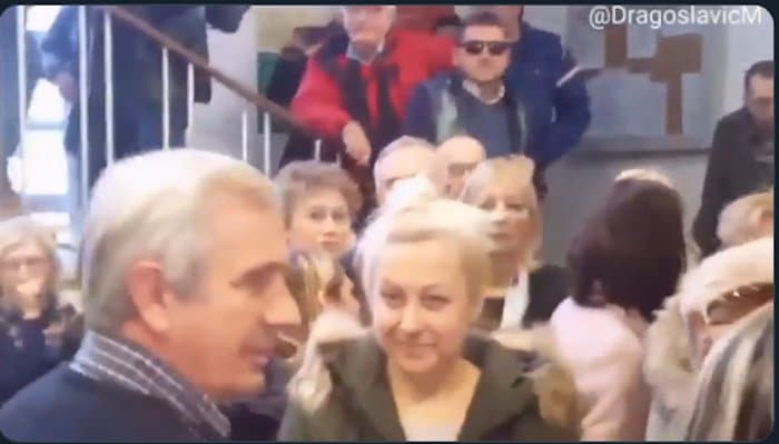 НАПРЕДЊАЧКИ ШЉАМ напао људе који у општини Звездара траже враћање троле 28 (видео) НАПРЕДЊАЧКИ ШЉАМ напао људе који у општини Звездара траже враћање троле 28 (видео)