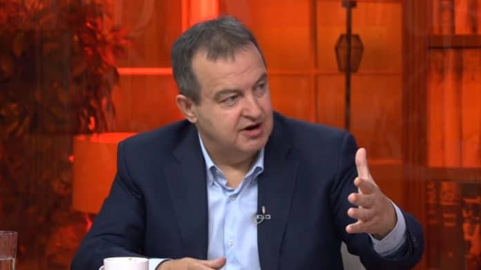 Најновији детаљи афере која тресе МСП: Дачић оставио дипломатски пасош трговцу оружјем иако је уплетен у светске афере Најновији детаљи афере која тресе МСП: Дачић оставио дипломатски пасош трговцу оружјем иако је уплетен у светске афере