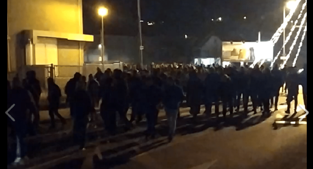 Пробијена полицијска блокада: Никшићани кренули ка Подгорици (видео) Пробијена полицијска блокада: Никшићани кренули ка Подгорици (видео)