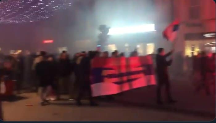 Нови Сад, Сремски Карловци и Лесковац на улици у знак подршке Србима Црне Горе (фото, видео) Нови Сад, Сремски Карловци и Лесковац на улици у знак подршке Србима Црне Горе (фото, видео)