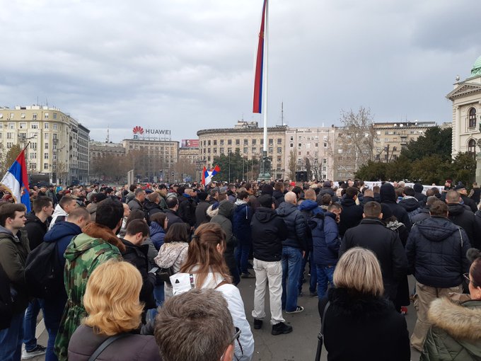 Београд: Одржан протестни скуп ветерана, ратних инвалида и породица погинулих бораца из ратова 90-их Београд: Одржан протестни скуп ветерана, ратних инвалида и породица погинулих бораца из ратова 90-их